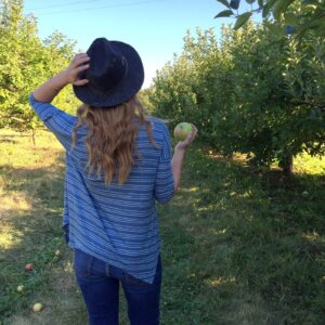 girl holding apple